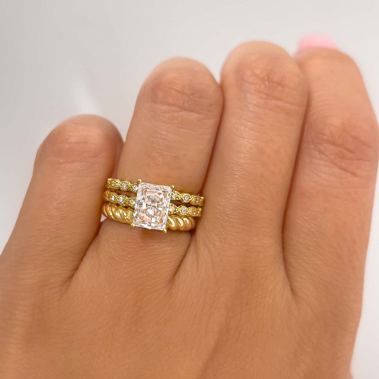 200000369:152#Yellow Gold,200000369:153#Yellow Gold,200000369:698#Yellow Gold,200000369:699#Yellow Gold